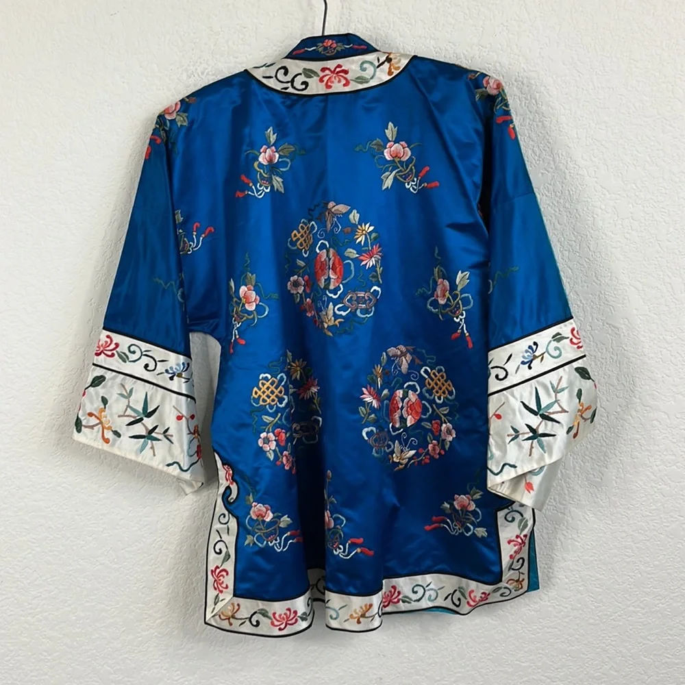 VTG Esme Silk Embroidered Mandarin Robe Jacket - Picture 5 of 9
